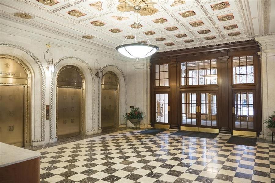 Bridgestreet At The Leader Building Aparthotel Cleveland Exterior photo